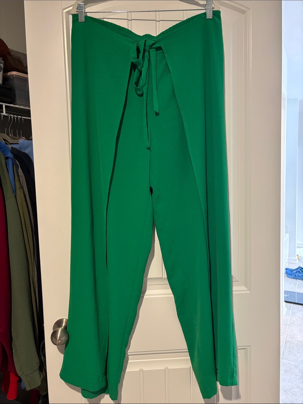 Women's Green Wide-Leg Tie-Waist Dress Pants
